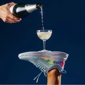 CLOVE Blue Holographic NEW Healthcare Nursing Nurse Sneakers Shoes Size 8.5